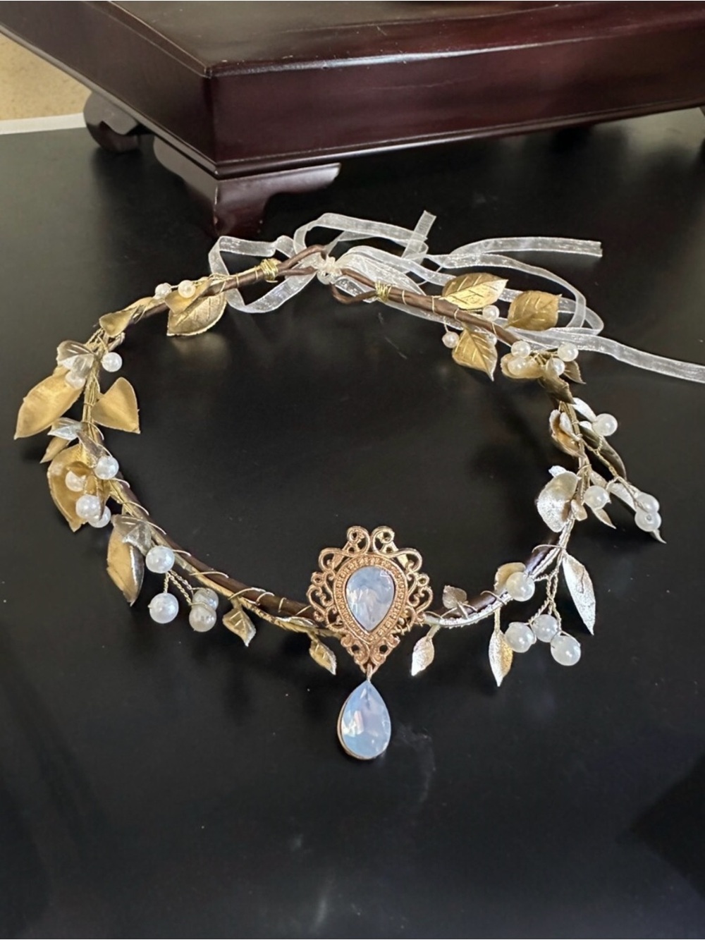 Nature Inspired Gold and Pearl Teardrop Headband. New.